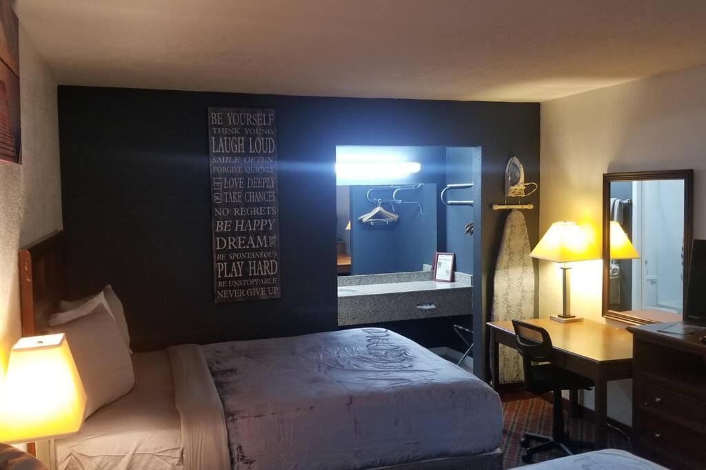 Hotel King Bed Hotel Room 120 Booking Stillwater Exterior photo